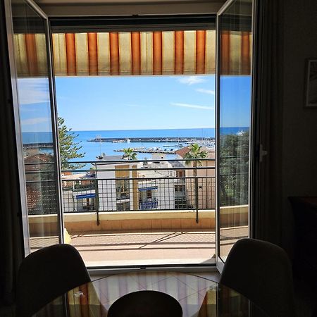 La Baia Nel Porto Apartment Sanremo Luaran gambar