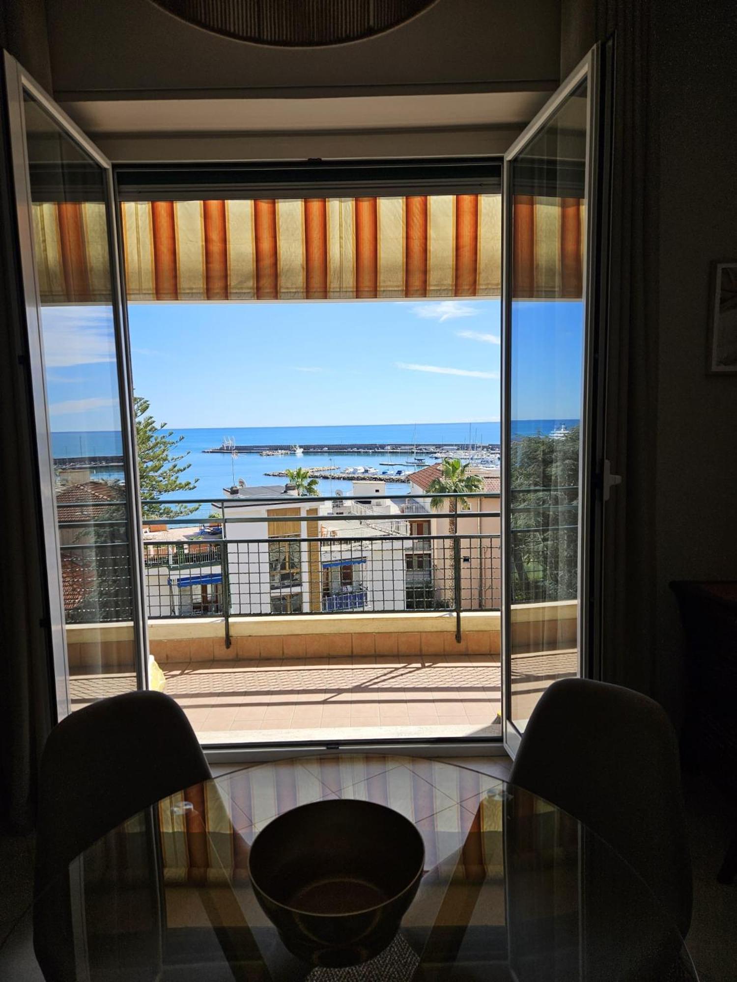 La Baia Nel Porto Apartment Sanremo Luaran gambar